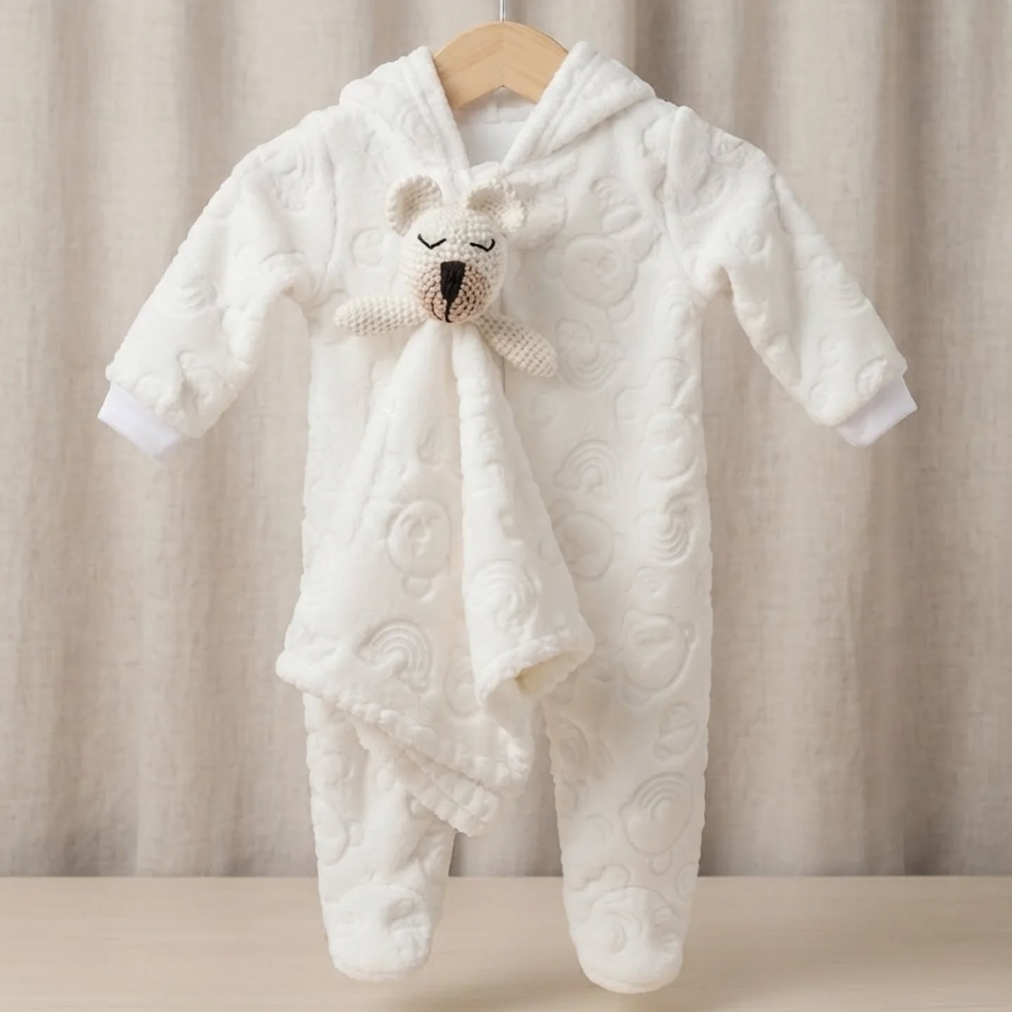 Poncho infantil felpudo branco com ursinho
